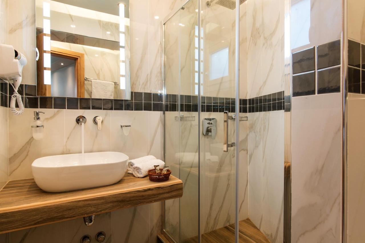 Angelica'S Deluxe Rooms In Adamas ภายนอก รูปภาพ
