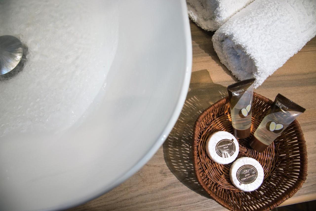 Angelica'S Deluxe Rooms In Adamas ภายนอก รูปภาพ