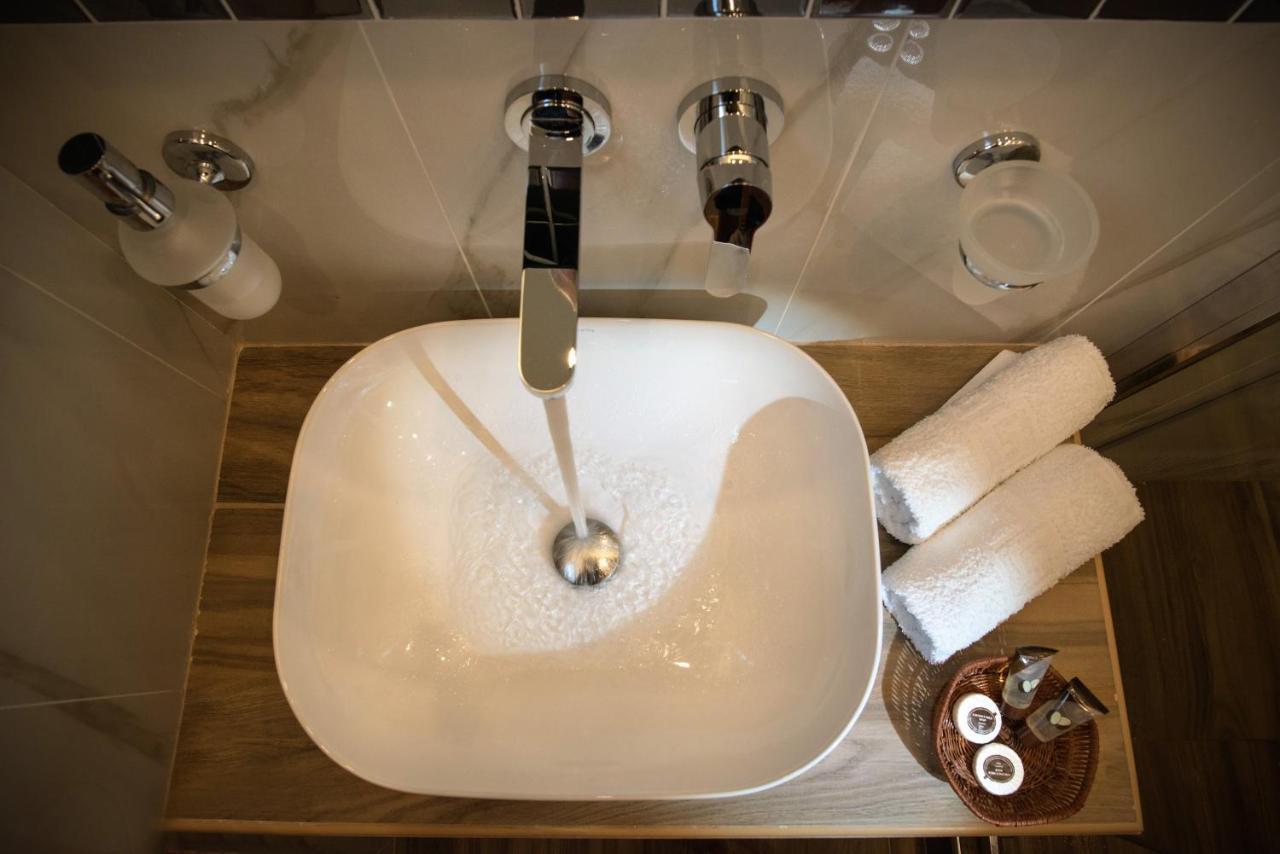 Angelica'S Deluxe Rooms In Adamas ภายนอก รูปภาพ