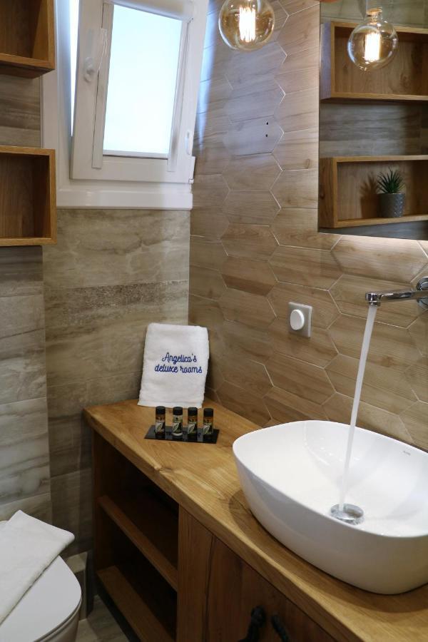 Angelica'S Deluxe Rooms In Adamas ภายนอก รูปภาพ