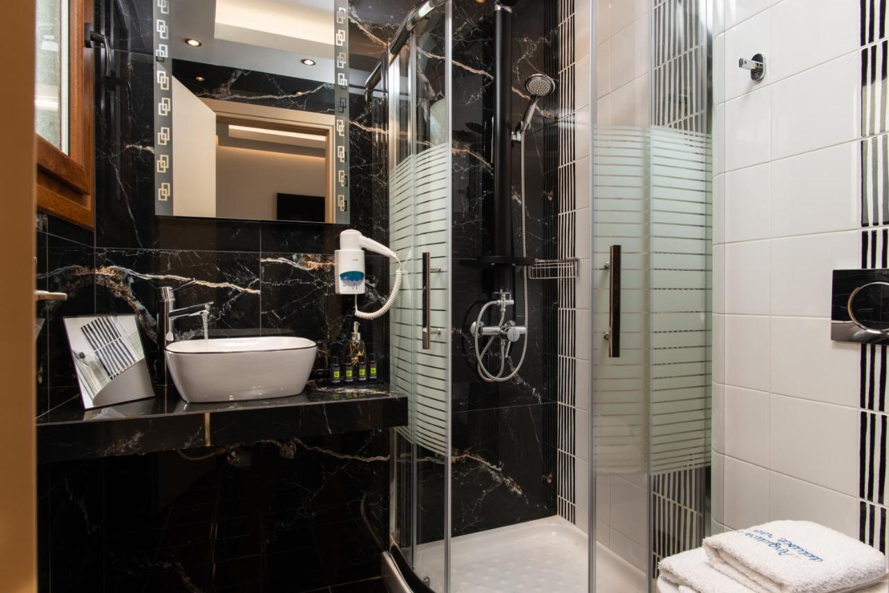 Angelica'S Deluxe Rooms In Adamas ภายนอก รูปภาพ