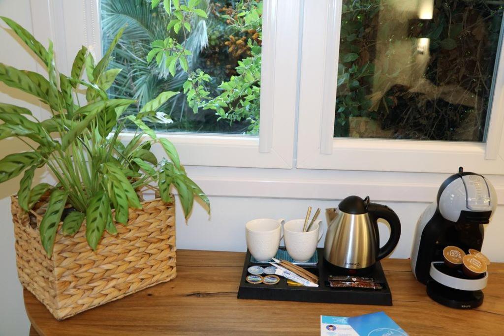 Angelica'S Deluxe Rooms In Adamas ภายนอก รูปภาพ